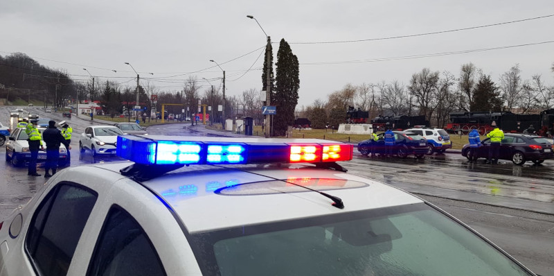 În două zile, polițiștii cărășeni au dat peste 400 de amenzi contravenționale 1 poliţie