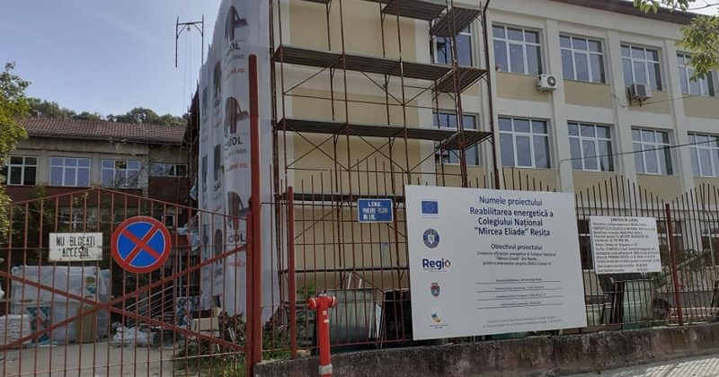 Mai mulţi profesori de la „Mircea Eliade”, nemulţumiţi că ISJ a aprobat doar două clase de a IX-a
