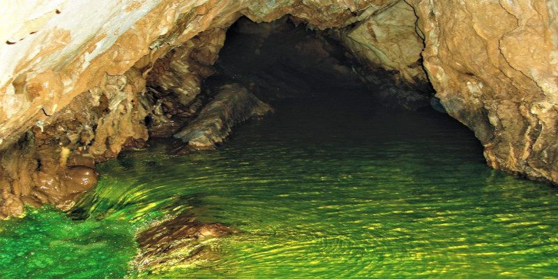 Apa verde din Peştera de Sub Cetate 1 pestera de sub cetate