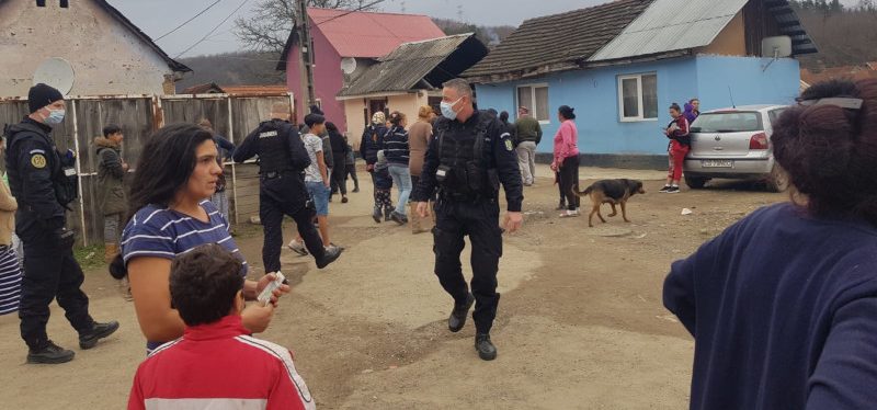 Scandal între romi la Câlnic, pe fondul unor neînţelegeri mai vechi
