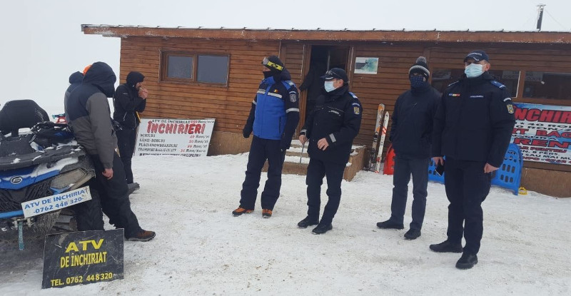 Jandarmii cărășeni fac informări în stațiunea Muntele Mic 1 Muntele Mic