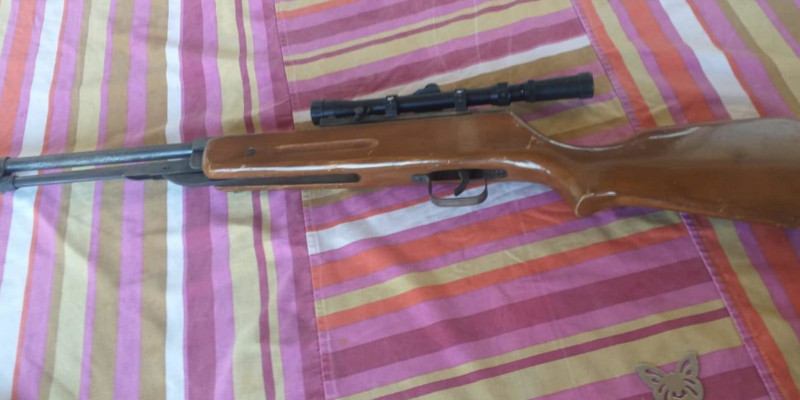Două arme au fost găsite de polițiști în urma unor percheziții 1 percheziții