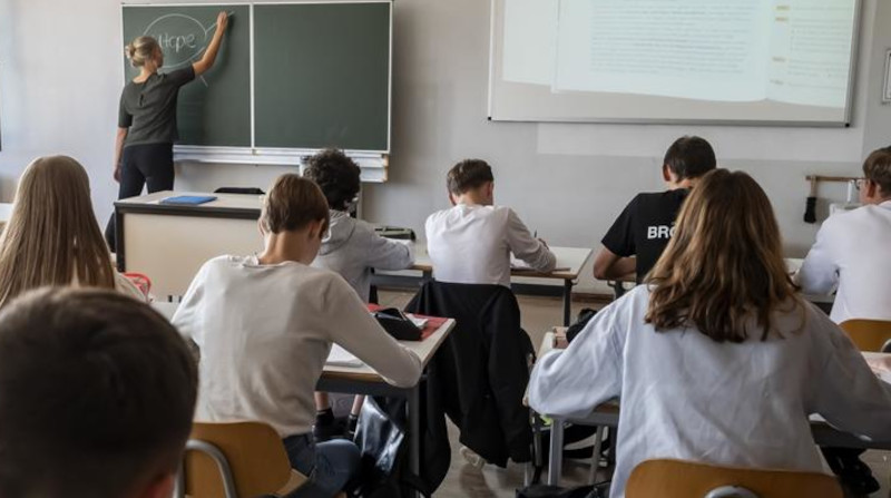 Criteriile de acordare a burselor elevilor din învățământul preuniversitar au fost actualizate 1 elevi in clasa