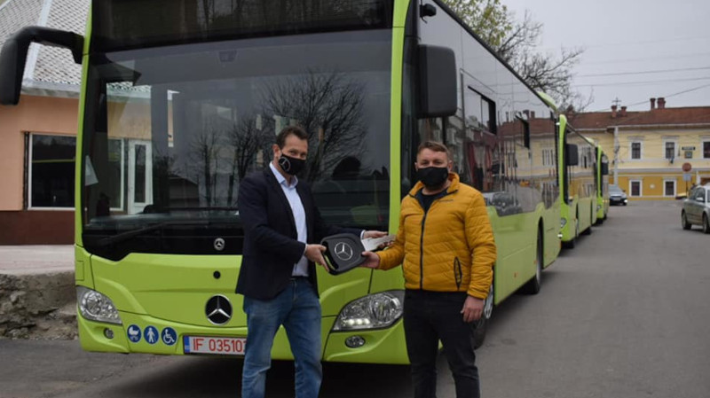Oravița a devenit primul oraș „verde“ din Caraș-Severin! Cele patru autobuze hybrid au ajuns la destinație