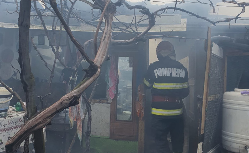 Incendiu la un imobil de pe Aleea Gugu din Reșița (UPDATE)