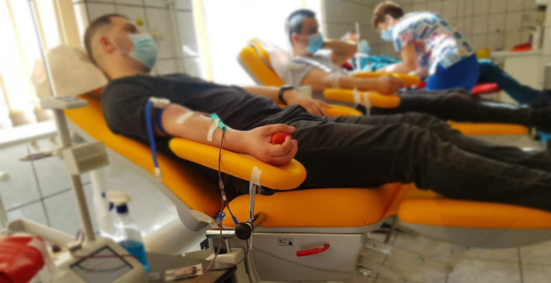 Polițiștii cărășeni susțin sănătatea și viața donând sânge 1 politistii doneaza sange