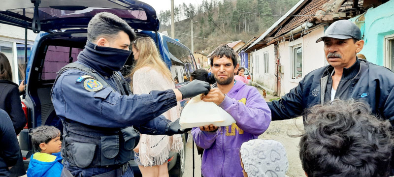 O masă caldă pentru reșițenii din Câlnic și Mociur cu ocazia Zilei Jandarmeriei Române