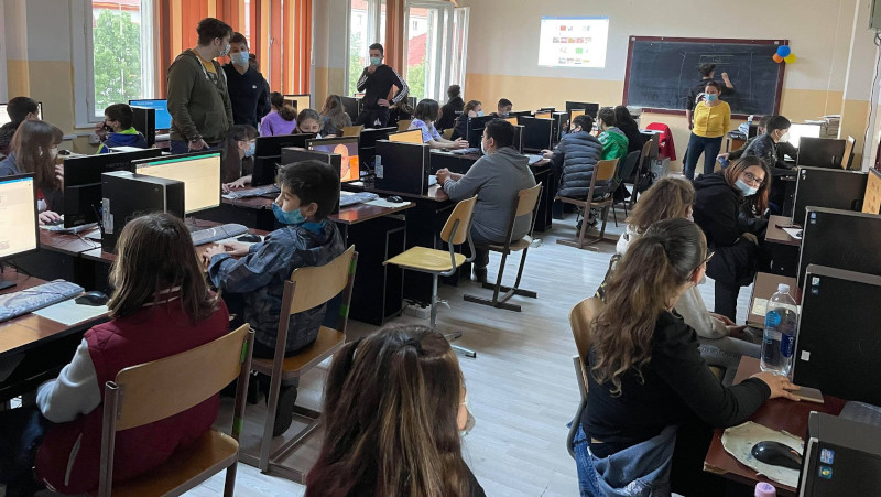 Elevii Colegiului Național „Diaconovici-Tietz“, profesori pentru cei mai mici