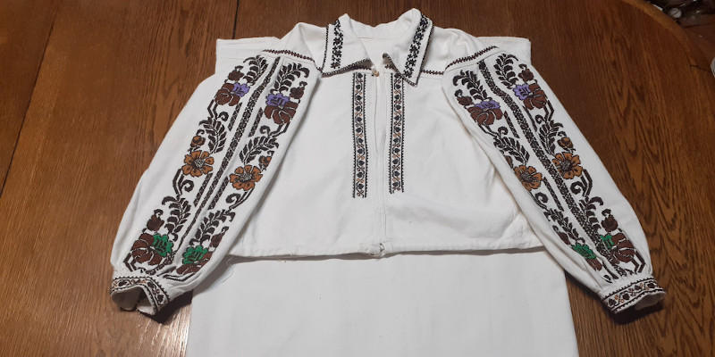 Costumul popular, omagiat la Muzeul Banatului Montan din Reșița 1 costum popular