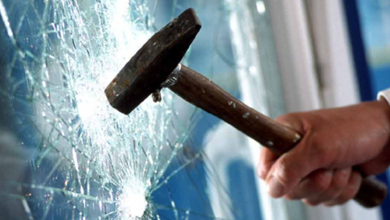 O grădiniță din Anina a fost vandalizată de un localnic