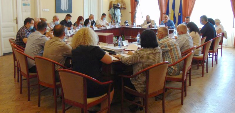 La Caransebeş s-au împărţit banii pe Legea 350 1 consiliul local caransebes
