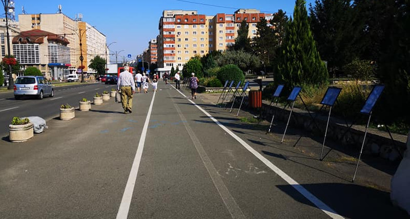 Reşiţenii pot admira expoziţia fotografică „Foc nestins“ vis-a-vis de complexul Victoria 1