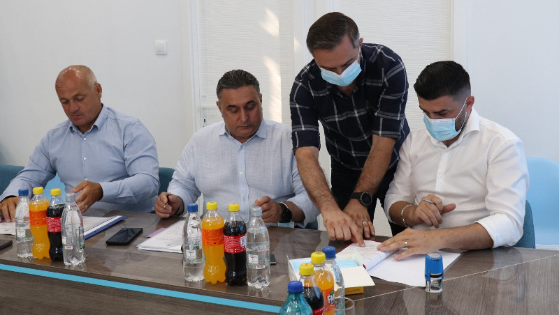 Aquacaraş a semnat contractul cu firma care va continua lucrările începute de Hidroconstrucţia