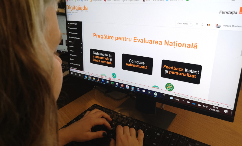 Peste 130 de elevi din Caraș-Severin continuă programul Digitaliada în anul școlar 2021-2022