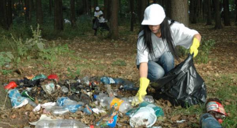 La Băile Herculane se ecologizează malurile Cernei, campanie în cadrul acțiunii naționale "Let's do it România"