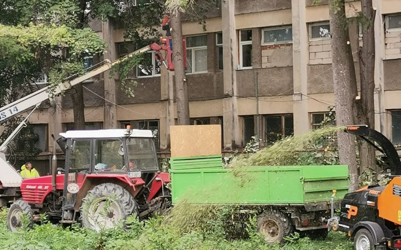 Primăria Caransebeș a demarat lucrările de pregătire a amplasamentului noului spital modular