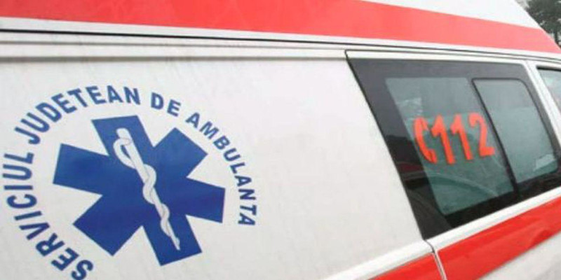 O persoană şi-a pierdut viaţa în urma unui accident de circulaţie produs la Iablaniţa 1 ambulanta