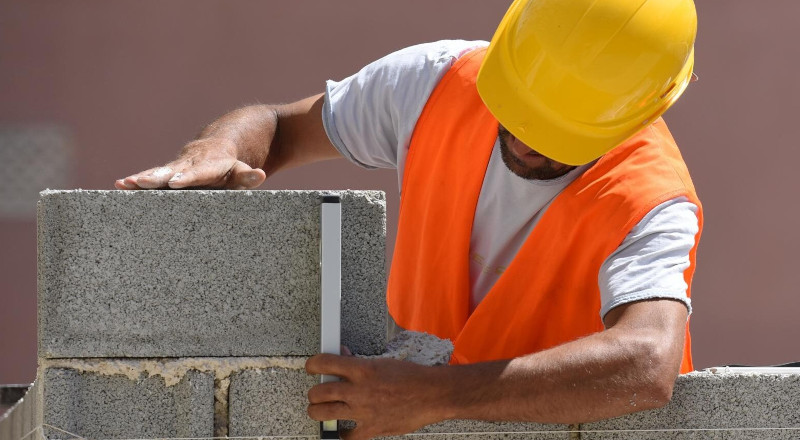 Primăria Oravița investește peste un milion de euro pentru locuințele specialiștilor din sănătate și învățământ 1 constructii