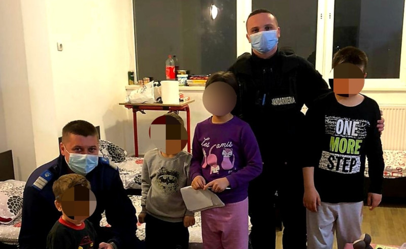 Jandarmii cărășeni sunt alături de copiii din centrul de carantină destinat migranților