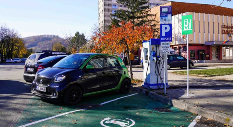 Cinci noi stații pentru încărcarea mașinilor electrice la Reșița