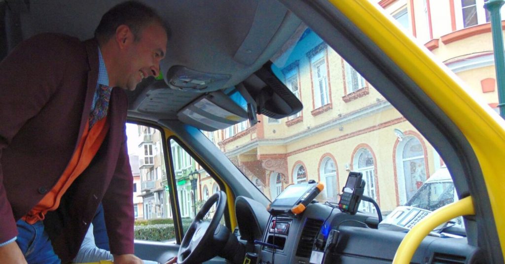 Primăria Caransebeş a inaugurat sistemul modern de ticketing pe transportul în comun 1 transport caransebes