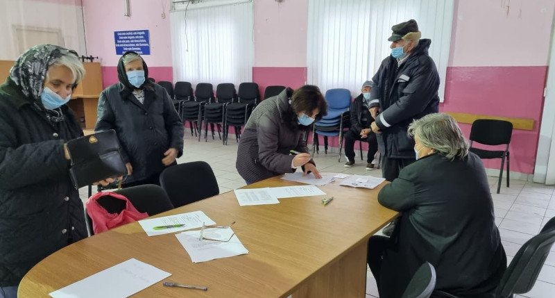 Peste 100 de persoane din Berzovia și Grădinari s-au imunizat în cadrul campaniei mobile de vaccinare 1 vaccinare berzovia
