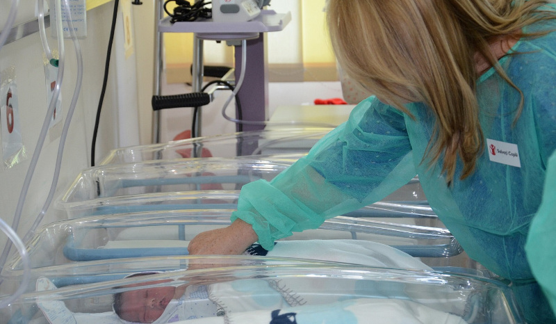 "Salvați Copiii" a dotat maternitățile și secțiile de pediatrie din Regiunea Vest cu echipamente de peste 775.326 de euro 1 Foto Salvati Copiii 2