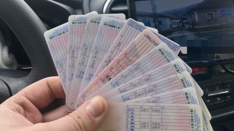 Aproape 300 de permise reținute de polițiștii cărășeni pentru conducerea sub influența alcoolului și a drogurilor 1 carnete retinute