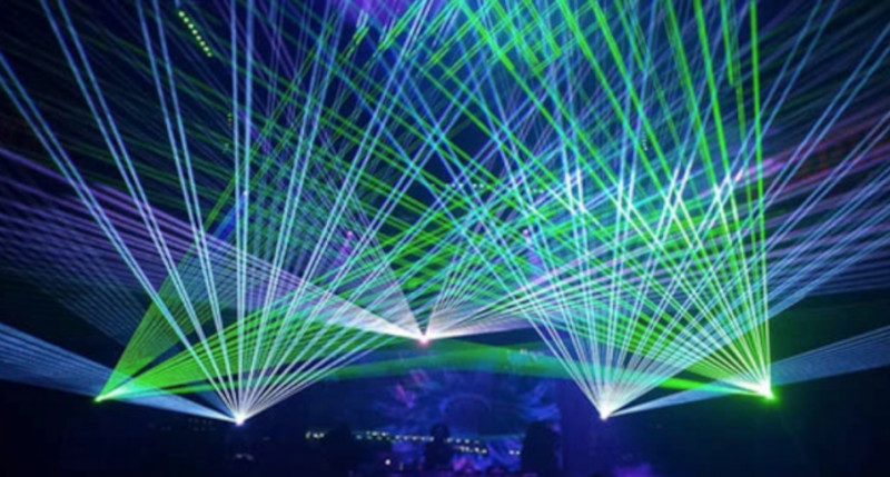 În noaptea de Revelion, caransebeșenii vor avea parte de muzică electronică, lasere și focuri de artificii