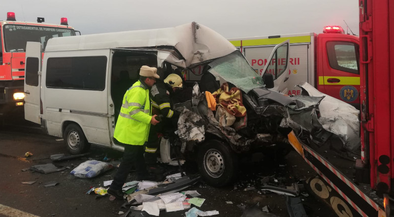 Grav accident de circulație produs pe varianta ocolitoare a municipiului Caransebeș 1 acc microbuz