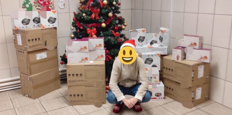 Copiii și tinerii de la Centrul "Speranța" din Reșița au primit în dar produse electronice și electrocasnice noi