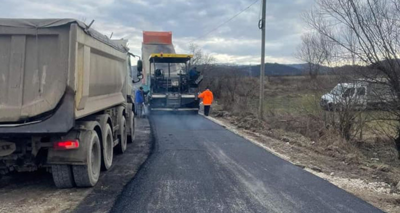 Lucrările la DJ 587, de la intrarea în satul Valeadeni până la intersecția cu drumul național, au fost finalizate 1 reabilitare drum