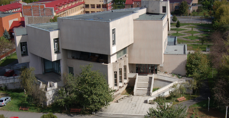 Portrete feminine la Muzeul Banatului Montan din Reșița 1 muzeu