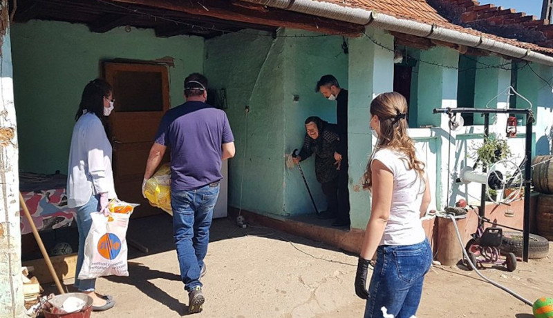 De Paște, Asociația Acasă în Banat pregătește pachete cu alimente pentru familiile din Caraș-Severin și Timiș 1 asoc acasa in banat dar din dar