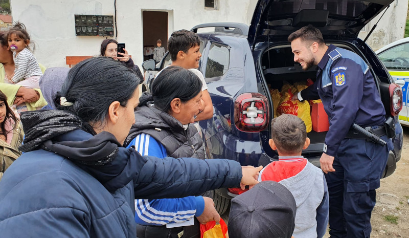 Campania „Mâinile Bucuriei“ a ajuns la peste 30 de familii nevoiașe din Reșița, Caransebeș, Câlnic, Secu, Bratova și Iabalcea 1 campanie ator