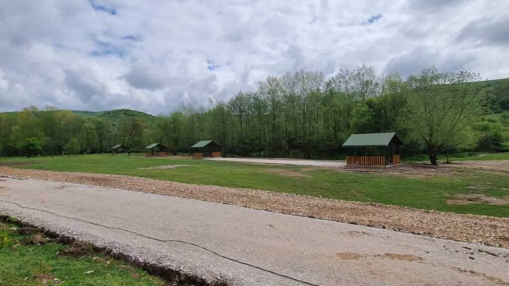 Zona Groza din Bocșa, pregătită să-i primească pe cărășeni pentru sărbătoarea de Armindeni 1 zona groza bocsa