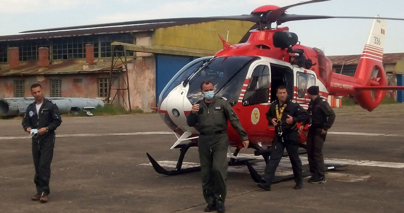 Elicopterul SMURD de la Caransebeş, o săptămână de exerciţii în munţi 1 elicopter smurd