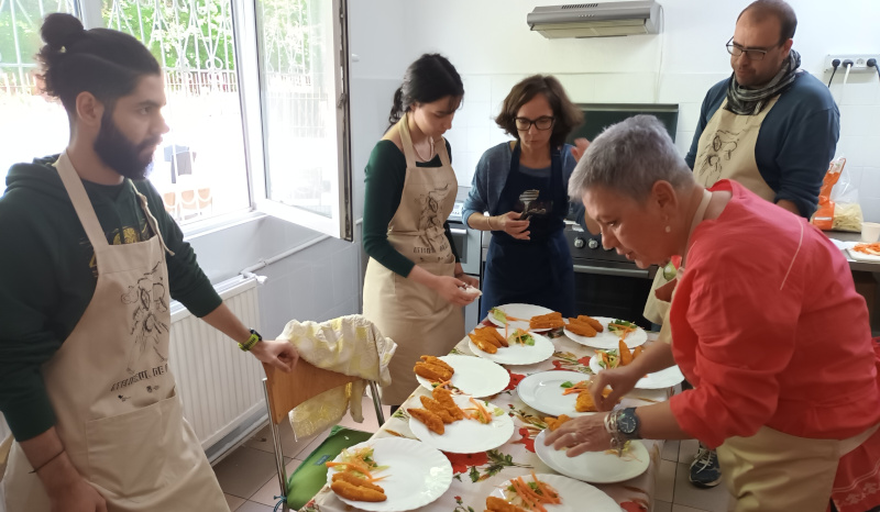 Jurnaliștii cărășeni au „părăsit“ redacțiile pentru Humanitas Pro Deo 1 voluntari jurnalisti