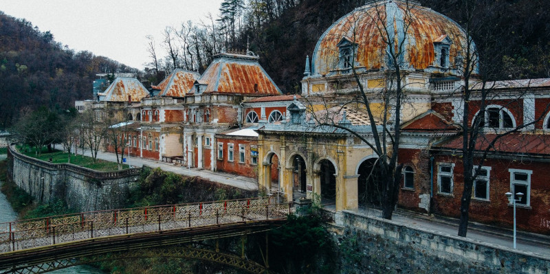 Măsuri concrete pentru salvarea monumentului Băile Neptun din Herculane 1 baile neptun