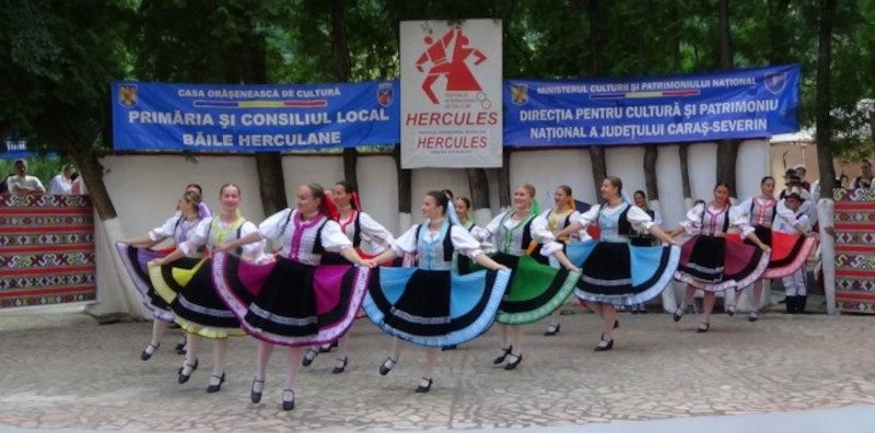 Orașul Băile Herculane se pregătește de sărbătoare! Festivalul de Folclor „Hercules“ a ajuns la cea de a 52-a ediţie 1 fest 655x360 1 e1656148181541