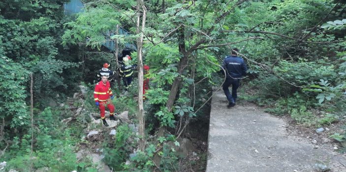 Mașină de gunoi răsturnată între Oravița și Marila. O persoană a decedat și alte două sunt rănite (UPDATE) 1 masina de gunoi e1654585552174