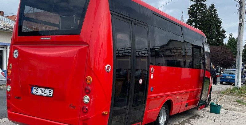 Mirel Pascu: „Între proiectele mele există acest obiectiv de eficientizare a transportului local“ 1 microbuz bocsa e1656926390169