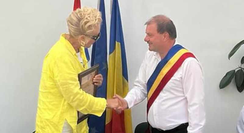 Lepa Brena a devenit cetățean de onoare al comunei Berzasca, noua stațiune de interes local 1 lepa cetatean