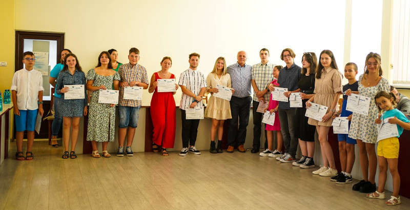 Primăria Reșița a premiat elevii și profesorii care au obținut rezultate remarcabile la olimpiade și concursuri naționale și internaționale 1 premiere elevi
