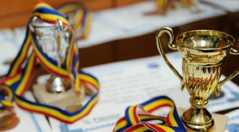Elevii cărăşeni cu rezultate bune la faza naţională a olimpiadelor, la bacalaureat şi evaluarea naţională vor fi premiaţi 1 premii elevi
