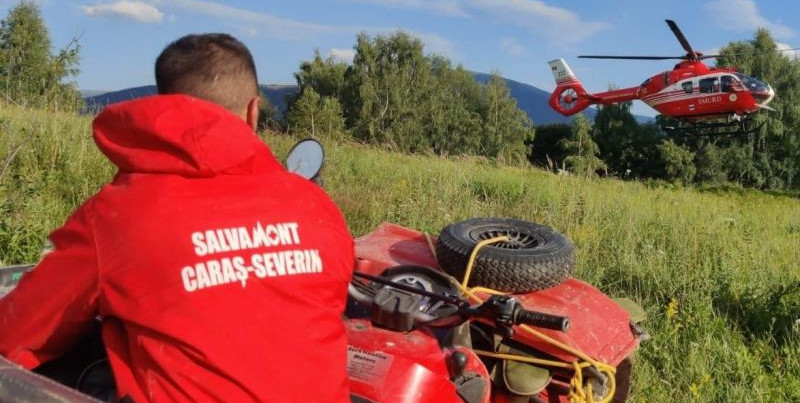 Turist german, salvat in extremis pe Munţii Ţarcu 1 salvamont smurd 3