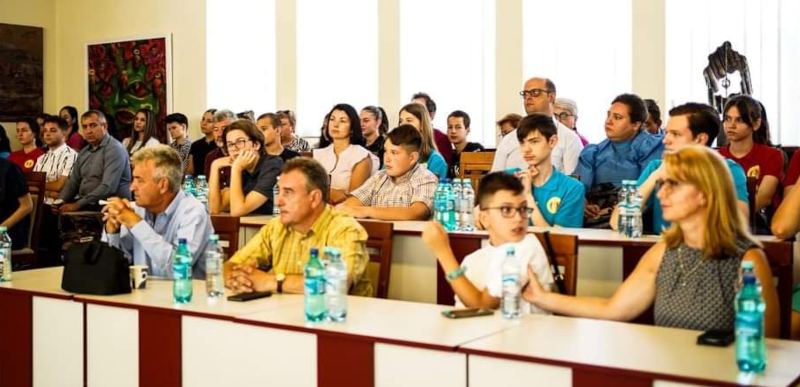 Schimb de experiență între tinerii reșițeni și cei din Republica Moldova 1 tineri Moldova