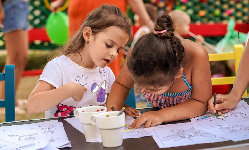 Tinerii reşiţeni, invitaţi la ultimul atelier de vară organizat în centrul municipiului 1 copii atelier