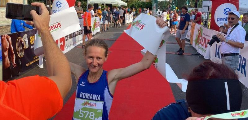 Atleta caransebeşeană Liliana Dragomir, victorie în Semimaratonul de la Beiuș 1 liliana-dragomir