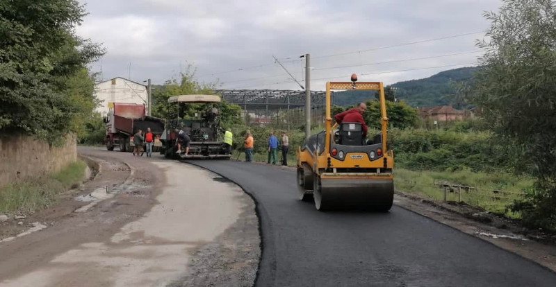 Direcția de Întreținere a Primăriei Reșița a finalizat asfaltarea drumului din zona Mociur 1 asfaltare moc